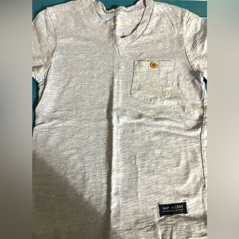 GAP Kids Boy’s V-neck T-shirt w/pocket, Light Blue, Size: S(6/7)